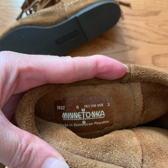 New with box Minnetonka suede fringe boots 6 - Picture 5 of 5